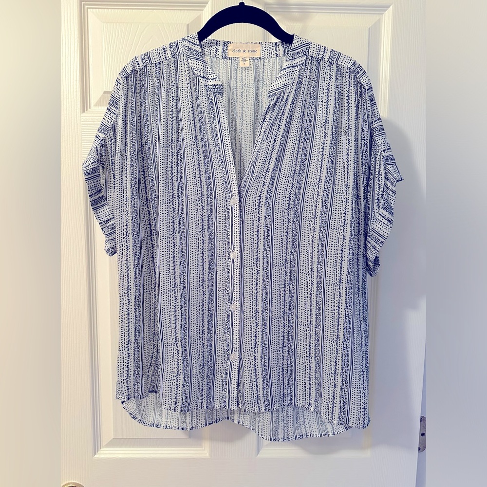 Cloth & Stone short-sleeved button-down shirt. Size S.